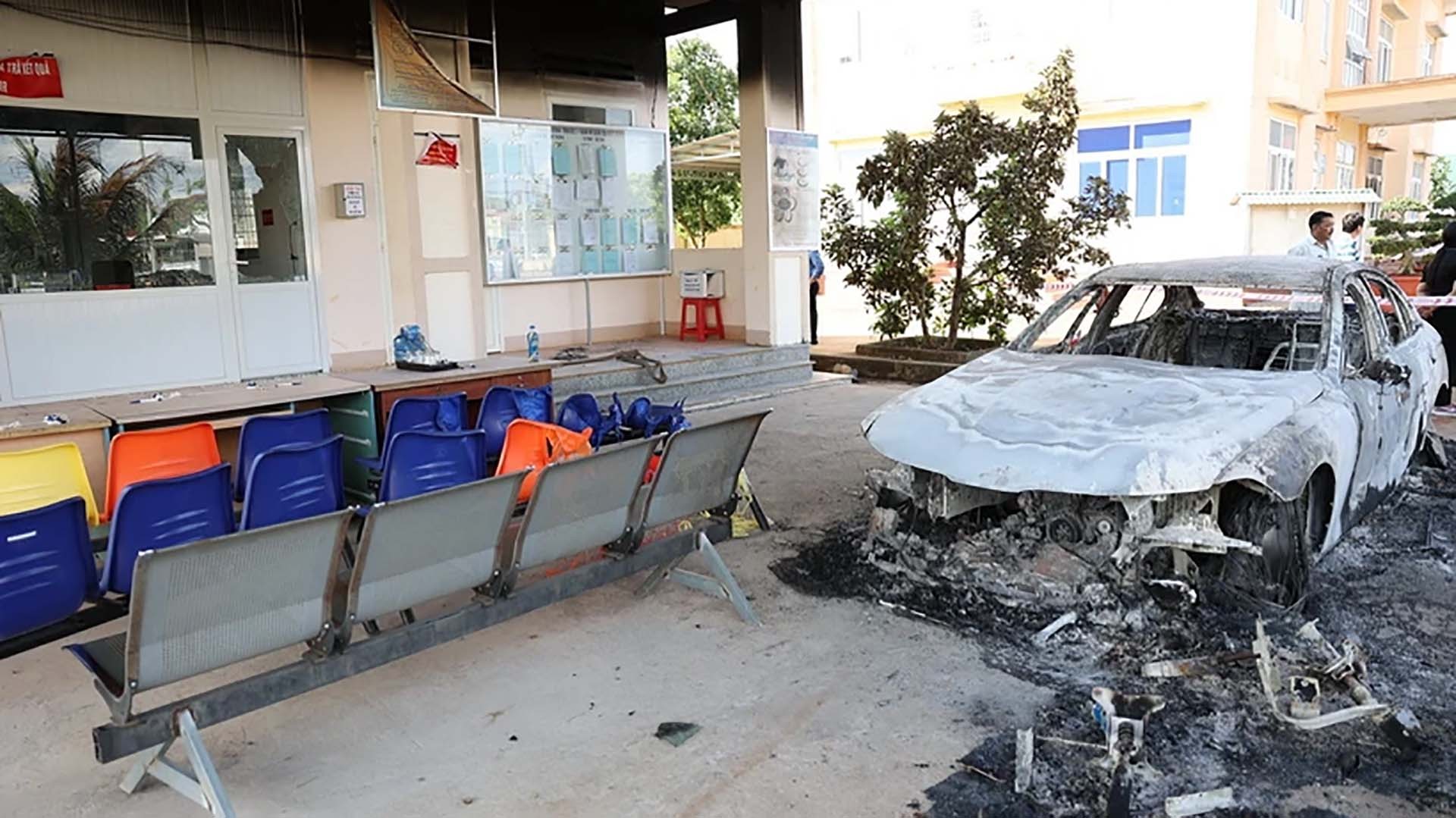 Vụ tấn công, đập phá trước trụ sở Ủy ban Nhân dân xã Ea Tiêu và xã Ea Ktur, tháng 6/2023. (Nguồn: TTXVN) Vụ tấn công, đập phá trước trụ sở Ủy ban Nhân dân xã Ea Tiêu và xã Ea Ktur, tháng 6/2023. (Nguồn: TTXVN)