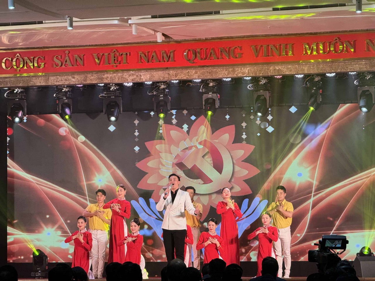 Hà Nội trao 35 giải thưởng báo chí về xây dựng Đảng và hệ thống chính trị Thủ đô Hà Nội trao 35 giải thưởng báo chí về xây dựng Đảng và hệ thống chính trị Thủ đô