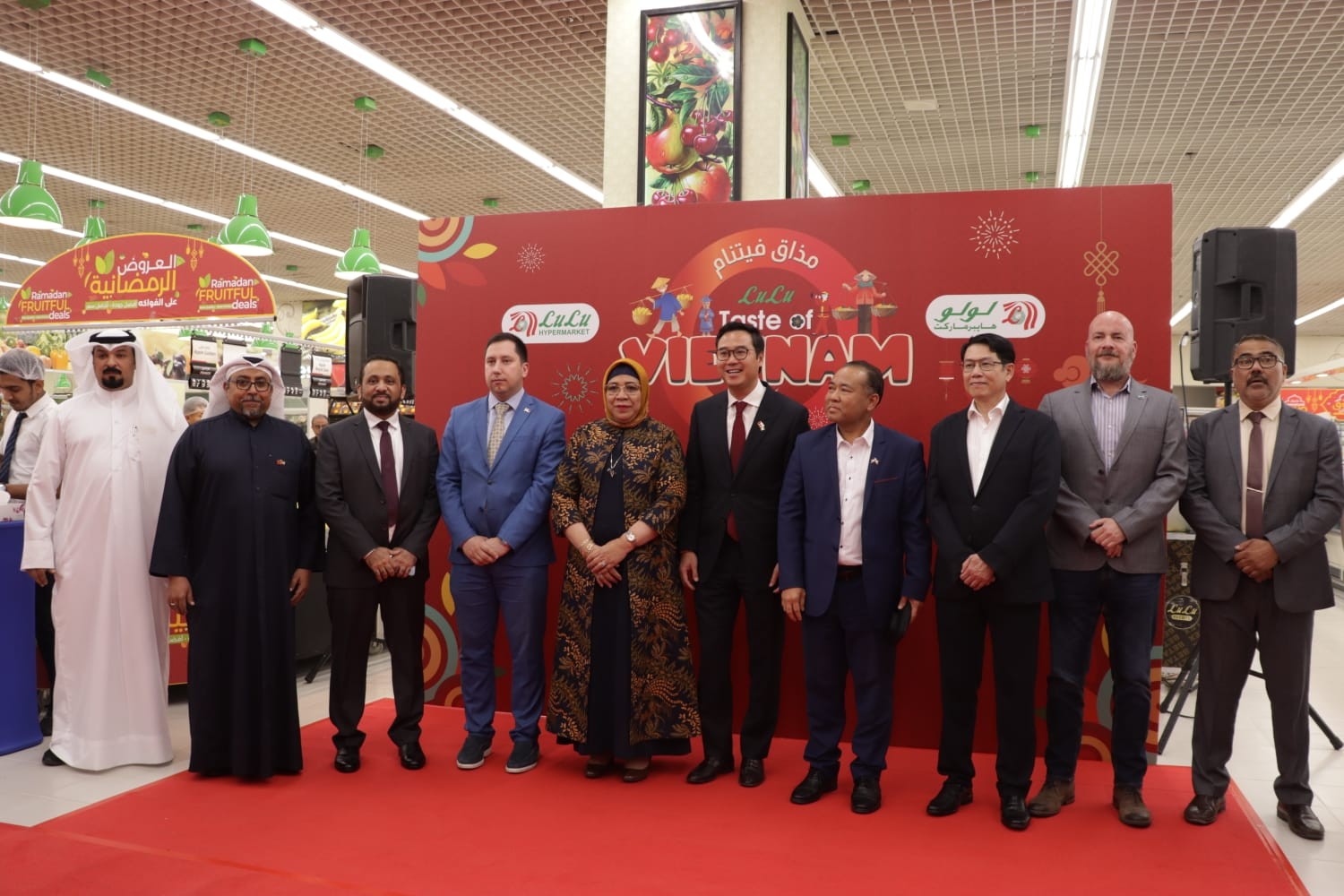 Trước thềm cao điểm mua sắm tháng Ramadan, sản phẩm Việt Nam được quảng bá tại đại siêu thị Lulu ở Kuwait Trước thềm cao điểm mua sắm tháng Ramadan, sản phẩm Việt Nam được quảng bá tại đại siêu thị Lulu ở Kuwait