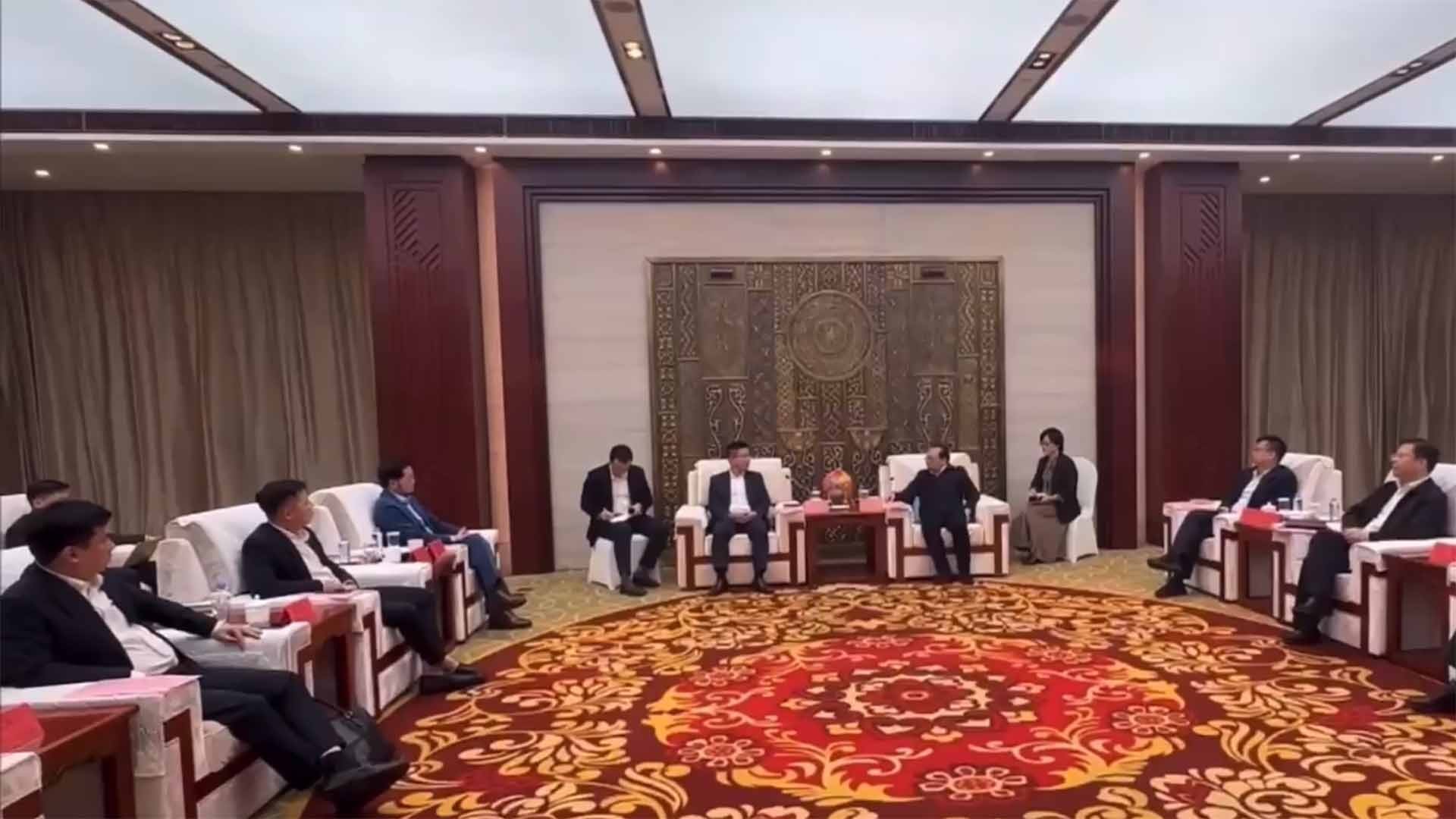 Lãnh đạo thành phố Nam Ninh, Trung Quốc tiếp đoàn đại biểu Tổng Công ty cổ phẩn bưu chính Viettel. (Nguồn: Ảnh chụp màn hình) Lãnh đạo thành phố Nam Ninh, Trung Quốc tiếp đoàn đại biểu Tổng Công ty cổ phẩn bưu chính Viettel. (Nguồn: Ảnh chụp màn hình)