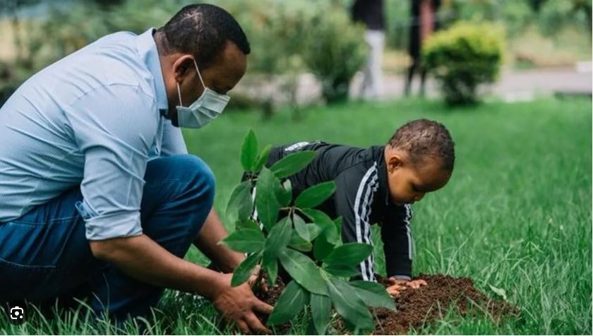 Điểm tin thế giới sáng 7/3: Giáo viên AI đầu tiên ở Ấn Độ, điểm tên bãi biển đẹp nhất thế giới