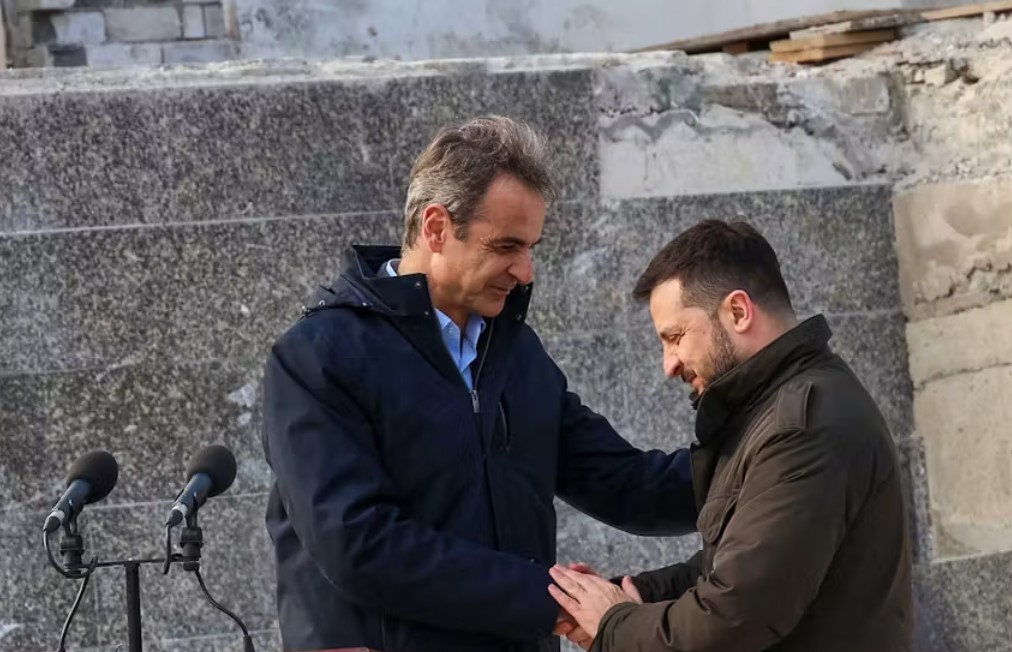 Điểm tin thế giới sáng 7/3: Giáo viên AI đầu tiên ở Ấn Độ, lý do Thủ tướng Peru từ chức, điểm tên bãi biển đẹp nhất thế giới