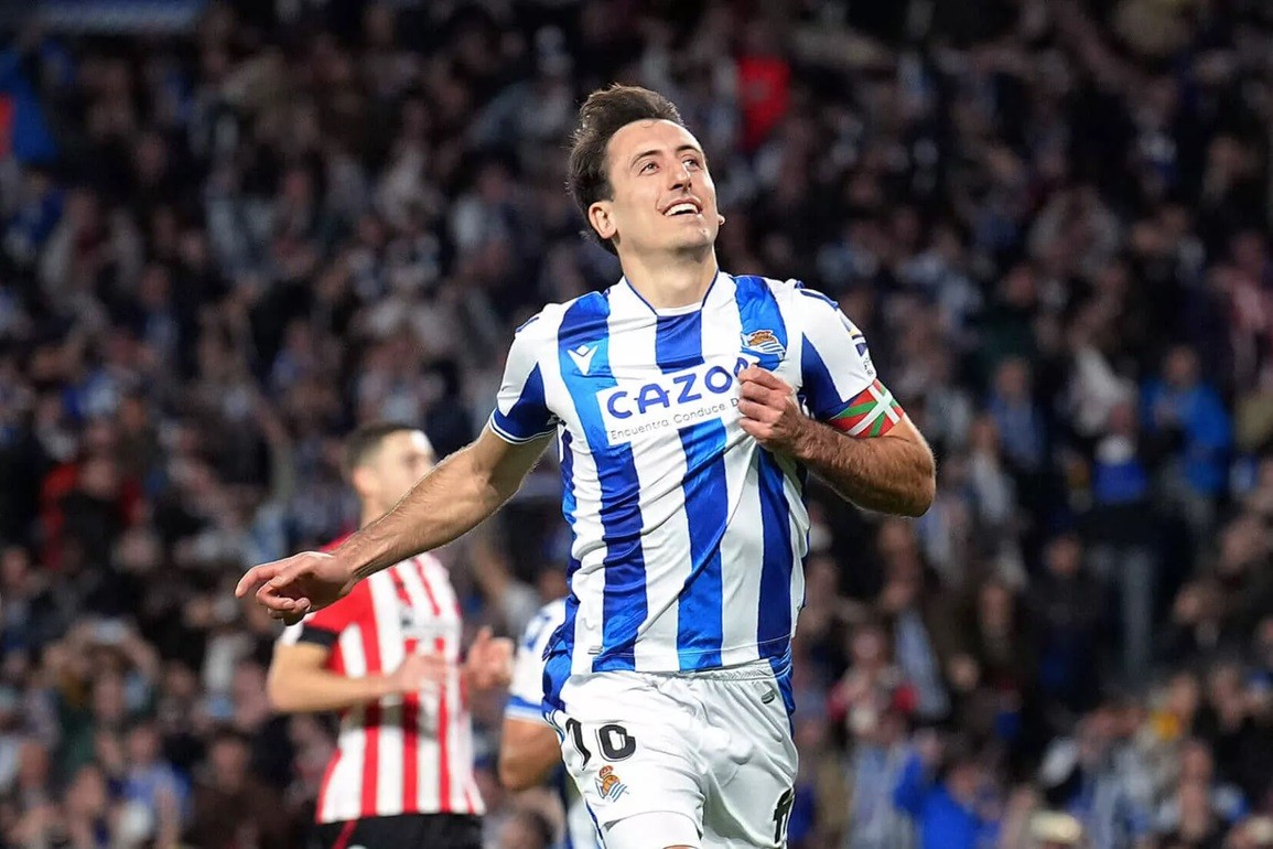 cầu thủ: Barca dự tính mua Paulo Dybala; Aston Villa coi trọng Mikel Oyarzabal;