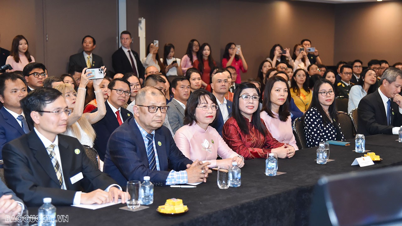 Thủ tướng mong muốn bà kiều bào tại Australia luôn tự hào là người Việt Nam Thủ tướng Phạm Minh Chính mong muốn bà con kiều bào tại Australia luôn tự hào là người Việt Nam