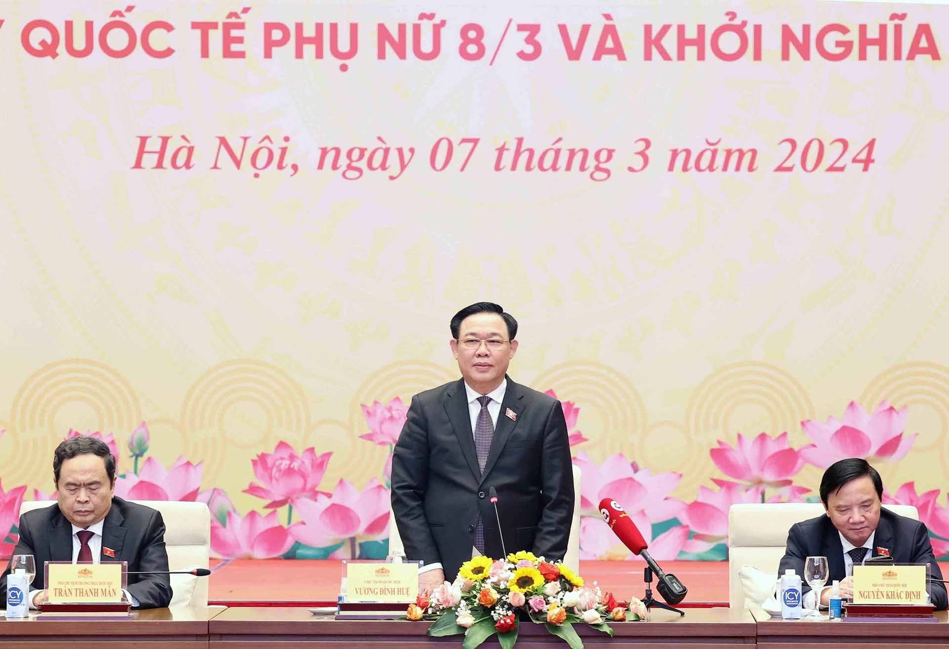 Chủ tịch Quốc hội Vương Đình Huệ phát biểu chức mừng. (Nguồn: TTXVN)