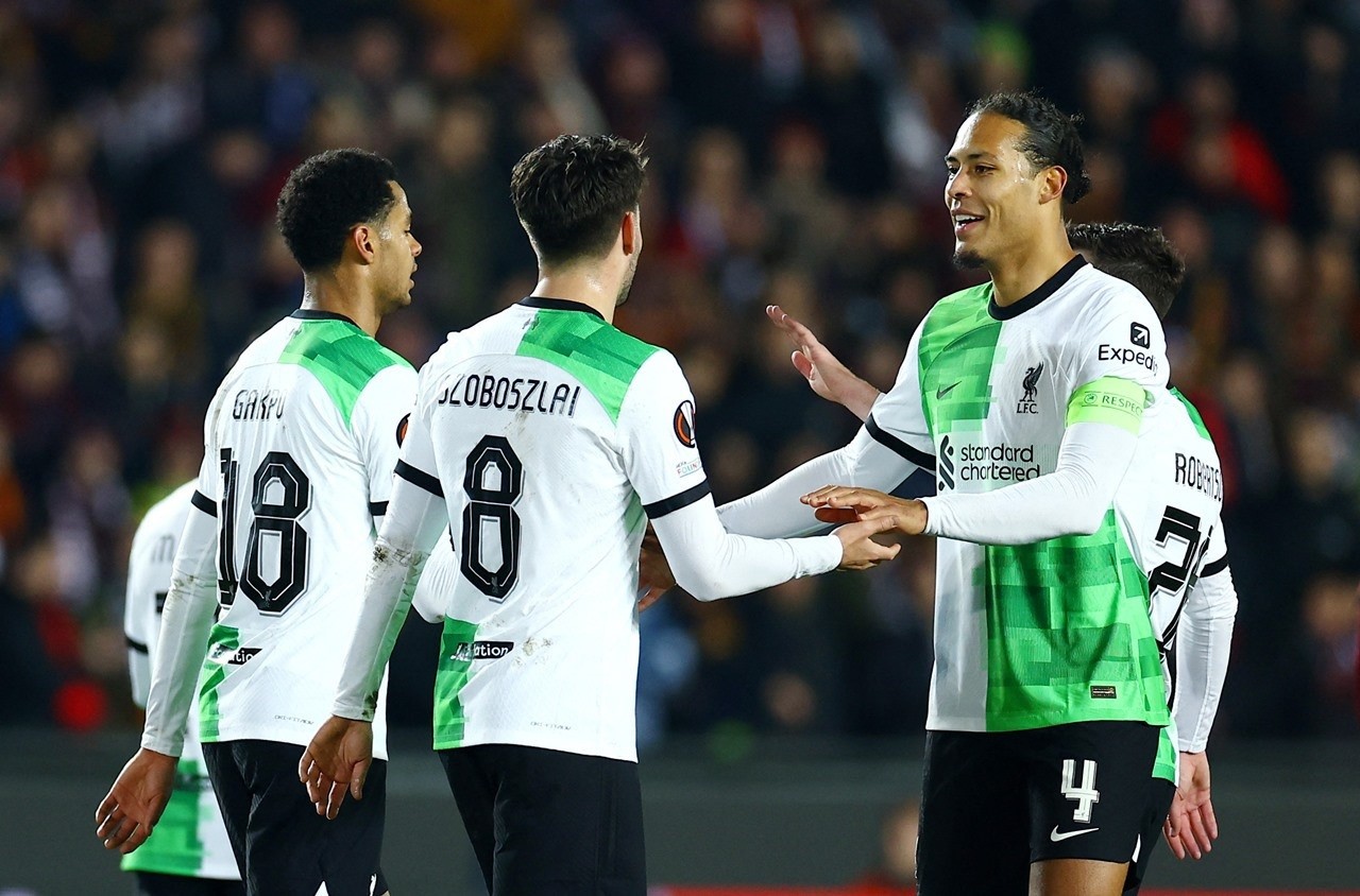 Trước khi trận đấu kết thuc, Szoboszlai kịp điền tên mình lên bảng điện tử. Trước đó, Sparta Prague gỡ lại một bàn nhờ pha phản lưới nhà của Bradley, ở phút 46. Trước khi trận đấu kết thuc, Szoboszlai kịp điền tên mình lên bảng điện tử. Trước đó, Sparta Prague gỡ lại một bàn nhờ pha phản lưới nhà của Bradley, ở phút 46.