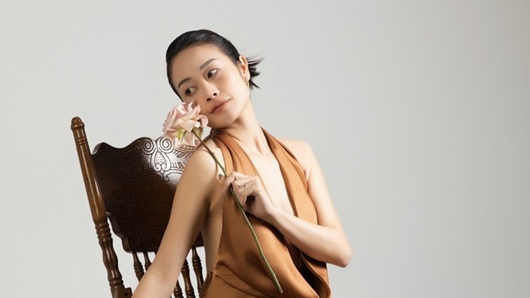 MC Phí Linh xinh đẹp chụp bộ ảnh mừng ngày 8/3, tâm sự chuyện nghề và cuộc sống người phụ nữ