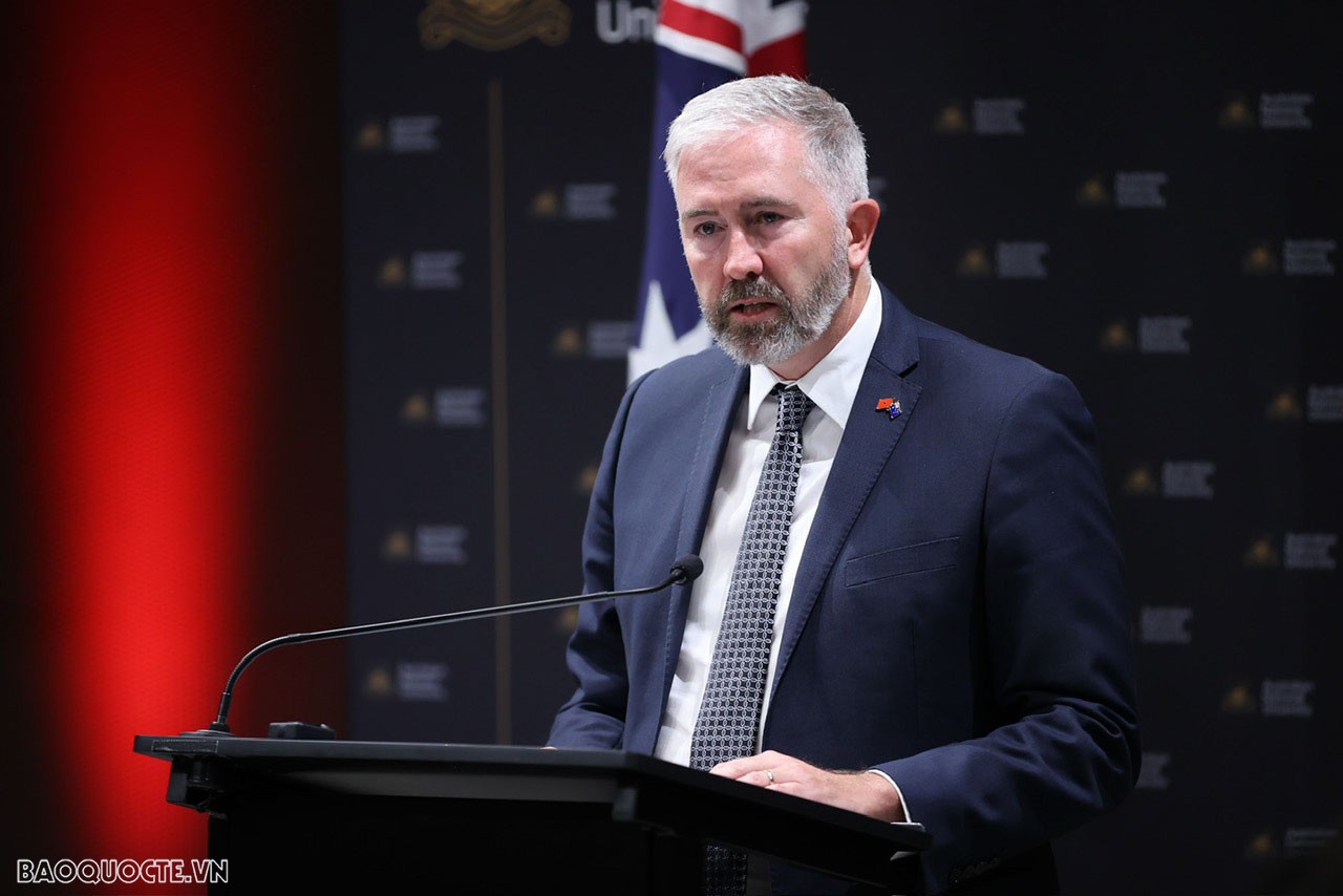 Bộ trưởng Giáo dục Australia Anthony Chisholm Bộ trưởng Giáo dục Australia Anthony Chisholm