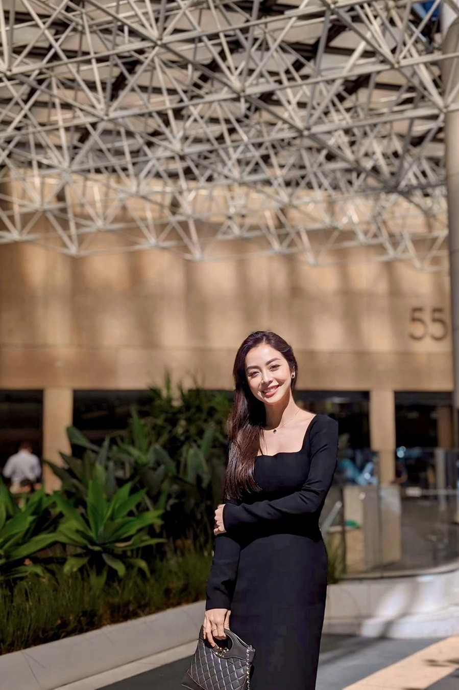 Hoa hậu Jennifer Phạm đang có chuyến công tác tại Melbourne (Australia) với tư cách Phó giám đốc đối ngoại của một tập đoàn kinh doanh đa ngành, nổi tiếng trong lĩnh vực hàng không, ngân hàng, bất động sản... Hoa hậu Jennifer Phạm đang có chuyến công tác tại Melbourne (Australia) với tư cách Phó giám đốc đối ngoại của một tập đoàn kinh doanh đa ngành, nổi tiếng trong lĩnh vực hàng không, ngân hàng, bất động sản...