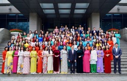 'Bóng hồng Ngoại giao' toả nắng trong Ngày quốc tế Phụ nữ