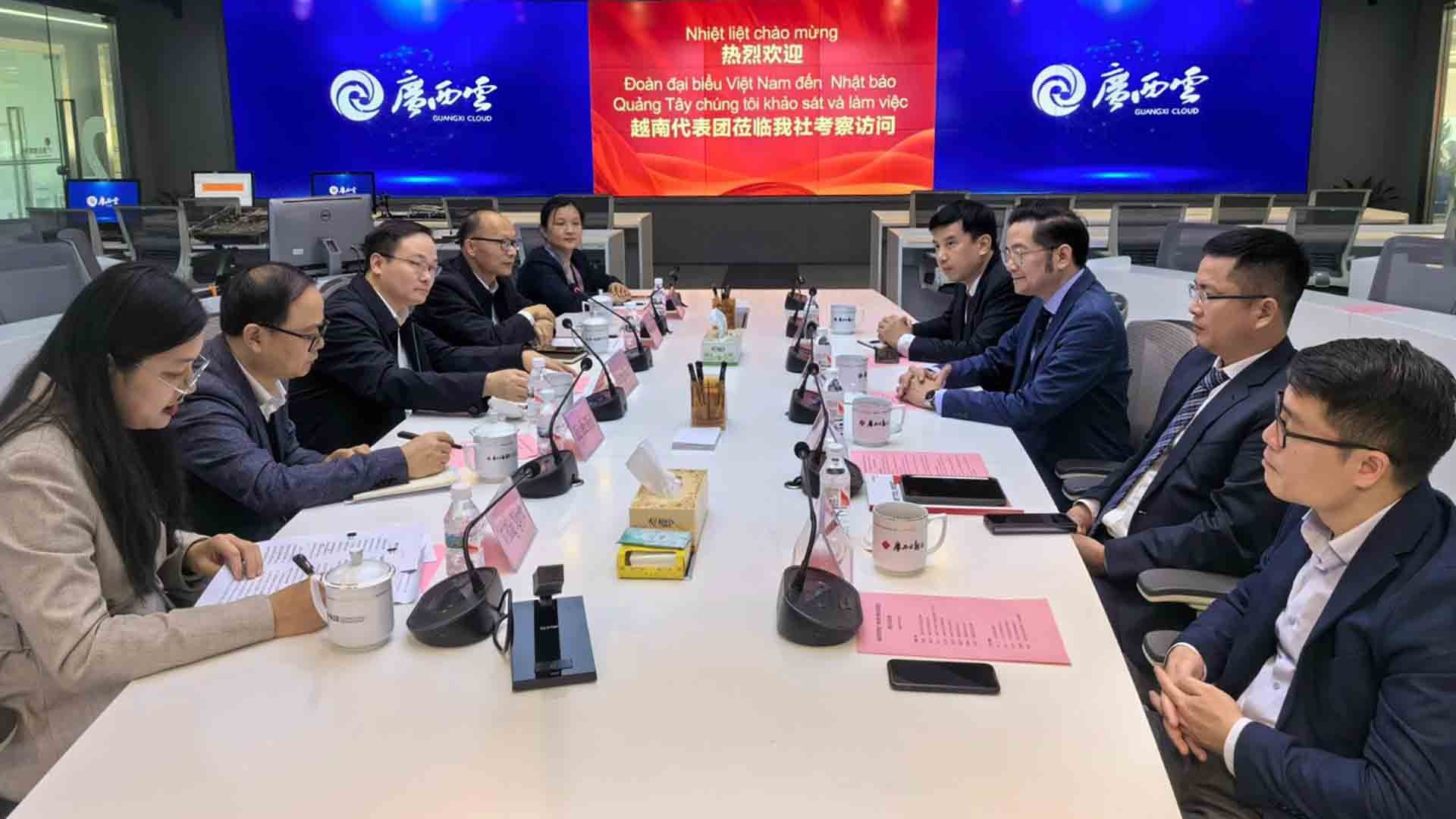 Thúc đẩy hợp tác với Quảng Tây, xây dựng Cộng đồng chia sẻ tương lai Việt Nam-Trung Quốc có ý nghĩa chiến lược Thúc đẩy hợp tác với Quảng Tây, xây dựng Cộng đồng chia sẻ tương lai Việt Nam-Trung Quốc có ý nghĩa chiến lược