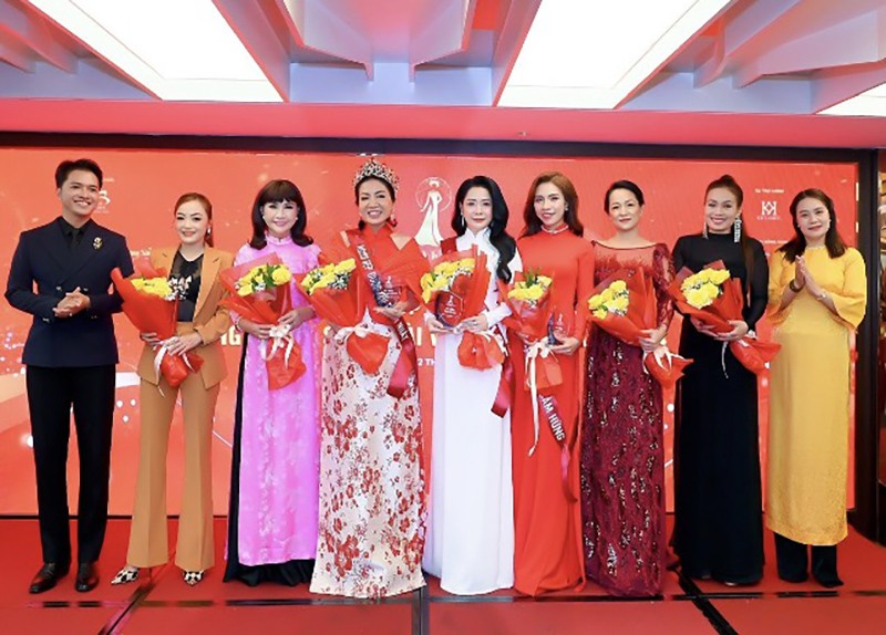 Hoa khôi Cao Thị Kim Dung hội ngộ cùng Á khôi và các khách quý tại Lễ ký kết hợp tác chiến lược và công bố Đại Sứ Áo Dài Việt Nam qua Ảnh năm 2024. Hoa khôi Cao Thị Kim Dung hội ngộ cùng Á khôi và các khách quý tại Lễ ký kết hợp tác chiến lược và công bố Đại Sứ Áo Dài Việt Nam qua Ảnh năm 2024.