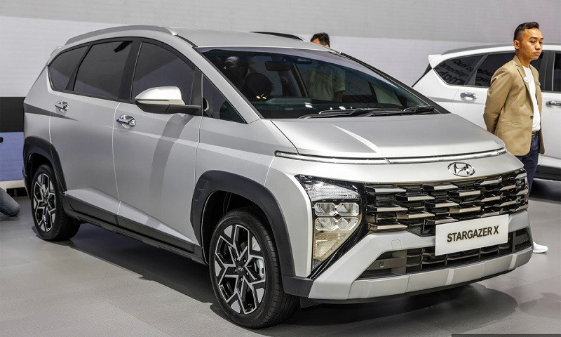 Hyundai Stargazer X Hyundai Stargazer X