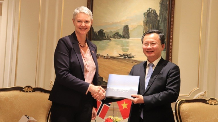 Chủ tịch UBND tỉnh Quảng Ninh tiếp Đại sứ, đại diện các nước và Hiệp hội Doanh nghiệp châu Âu tại Việt Nam