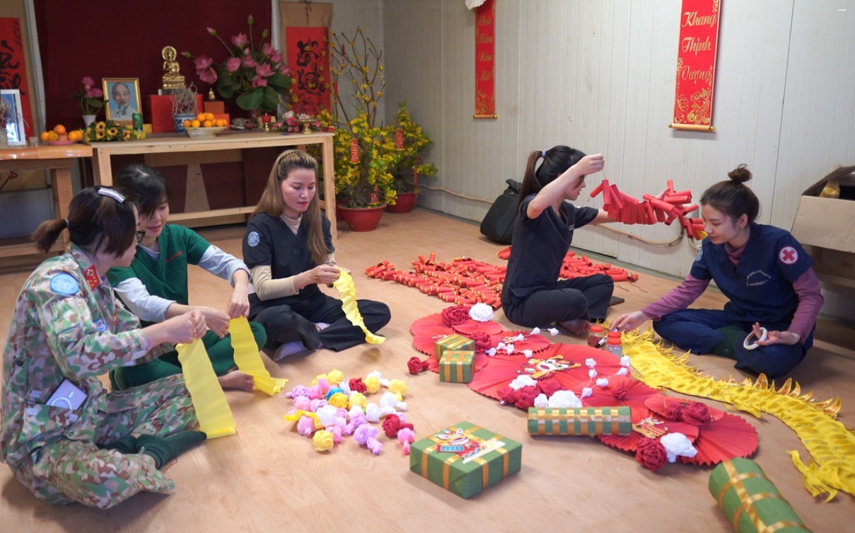 Lửa ấm từ phong trào phụ nữ Việt ở nước ngoài Lửa ấm từ phong trào phụ nữ Việt ở nước ngoài