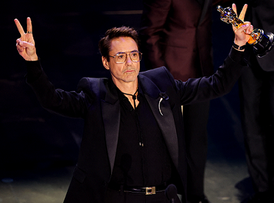 Cái chạm tay đầu tiên vào tượng vàng Oscar của tài tử từng có quá khứ khủng khiếp Cái chạm tay đầu tiên vào tượng vàng Oscar của tài tử từng có quá khứ khủng khiếp