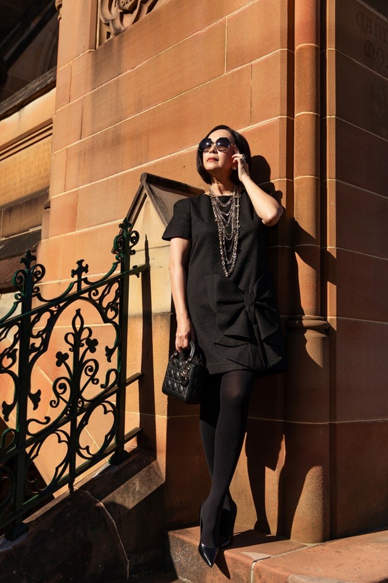 Dạo phố Australia, Diễm My thanh lịch cùng trang phục NTK Đỗ Mạnh Cường và túi xách hàng hiệu Dạo phố Australia, Diễm My thanh lịch cùng trang phục NTK Đỗ Mạnh Cường và túi xách hàng hiệu