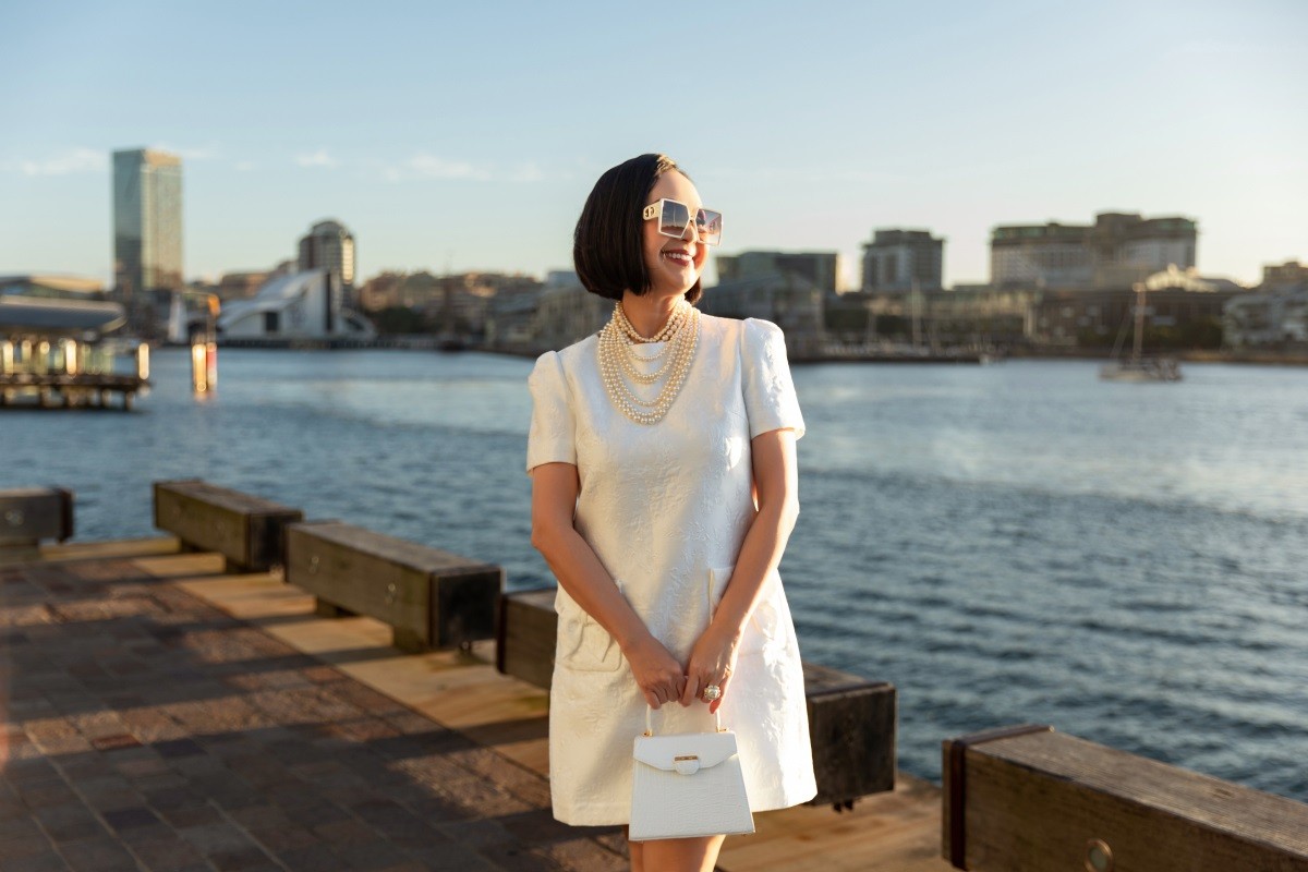 Dạo phố Australia, Diễm My thanh lịch cùng trang phục NTK Đỗ Mạnh Cường và túi xách hàng hiệu Dạo phố Australia, Diễm My thanh lịch cùng trang phục NTK Đỗ Mạnh Cường và túi xách hàng hiệu