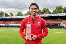 Cầu thủ đội tuyển Indonesia nhập tịch tại sân bay, trước trận đấu với đội tuyển Việt Nam