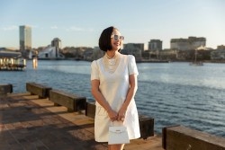 Dạo phố Australia, Diễm My thanh lịch cùng trang phục NTK Đỗ Mạnh Cường và túi xách hàng hiệu