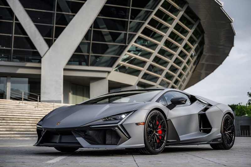 Siêu xe hybrid Lamborghini Revuelto mạnh 1.000 mã lực lộ diện tại Việt Nam Siêu xe hybrid Lamborghini Revuelto mạnh 1.000 mã lực lộ diện tại Việt Nam