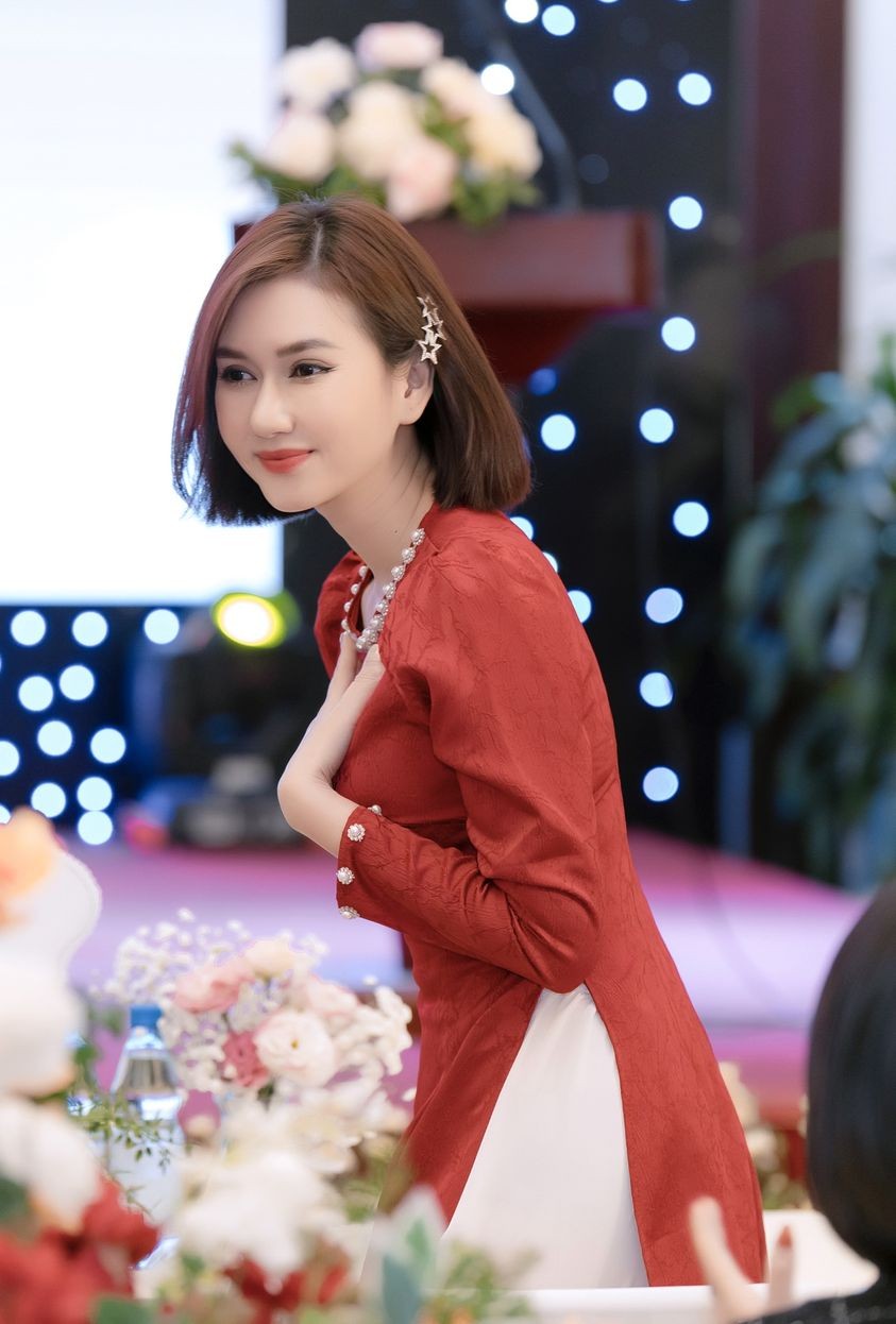 Đời thường thanh lịch, ngọt ngào của diễn viên Hương Giang