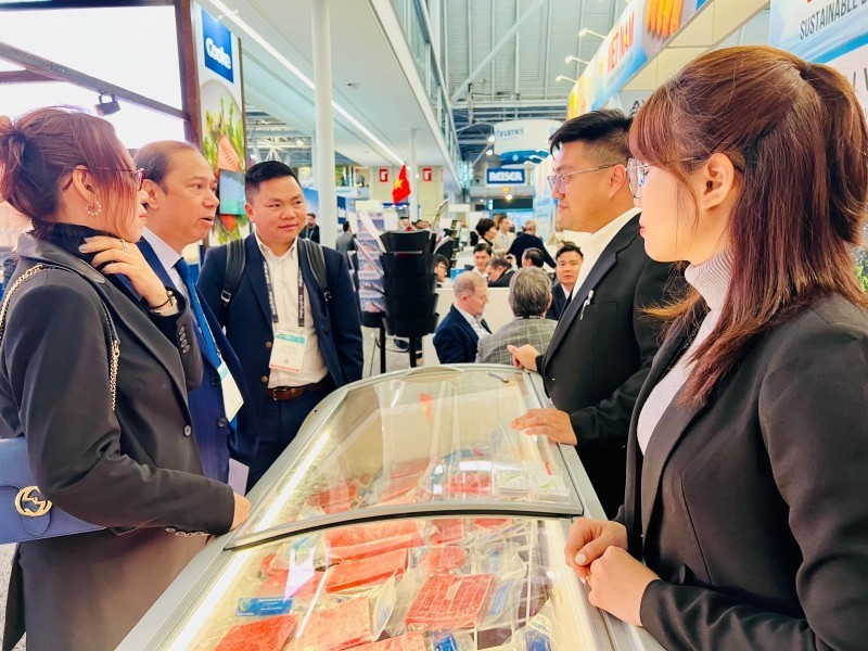 Cộng đồng doanh nhân Việt tại Mỹ tọa đàm với Đại sứ Nguyễn Quốc Dũng tại Hội chợ thủy sản Bắc Mỹ