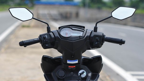 Xe máy không có gương chiếu hậu bên phải có bị phạt không?