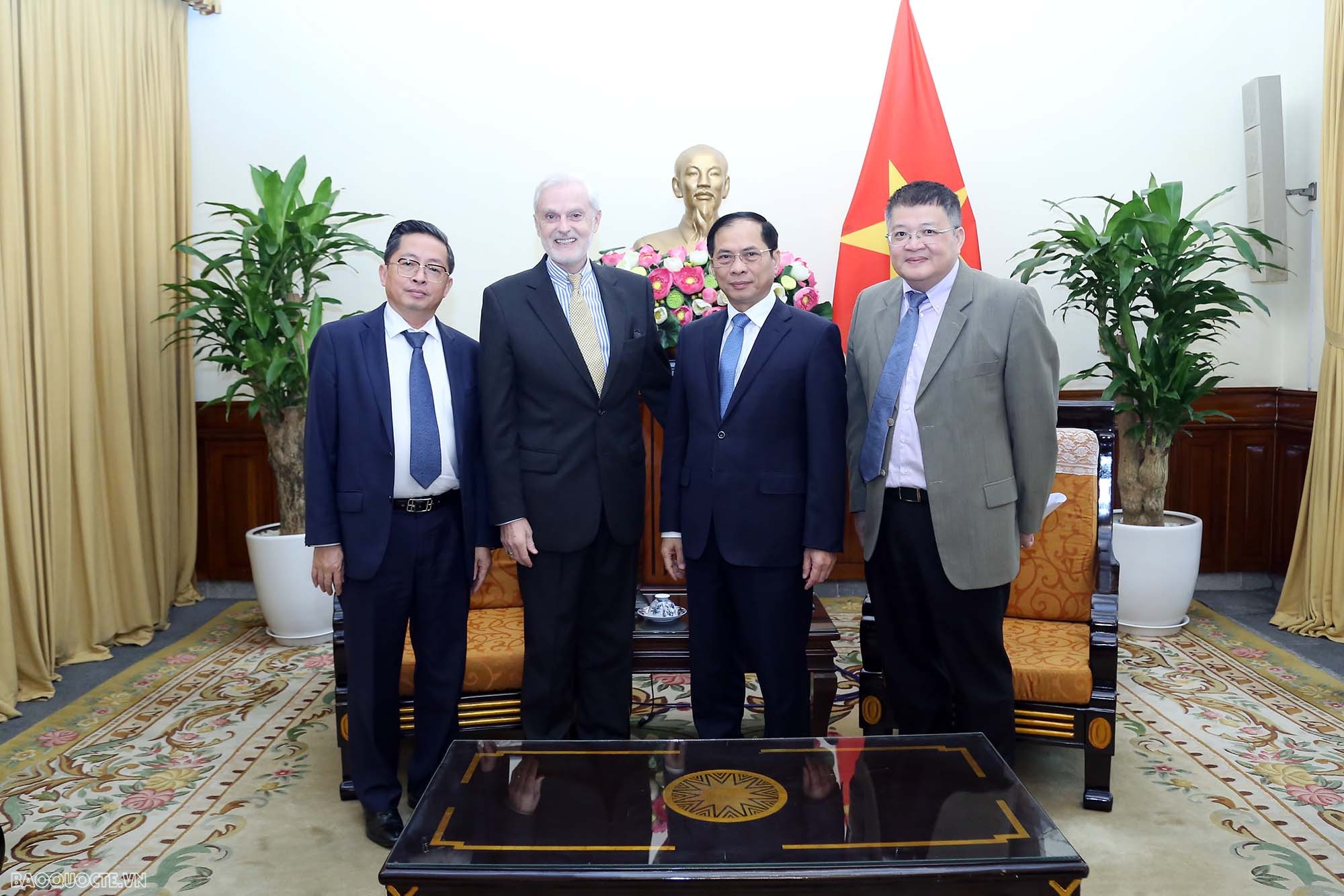 Bộ trưởng Ngoại giao Bùi Thanh Sơn tiếp Đại sứ Bồ Đào Nha chào từ biệt