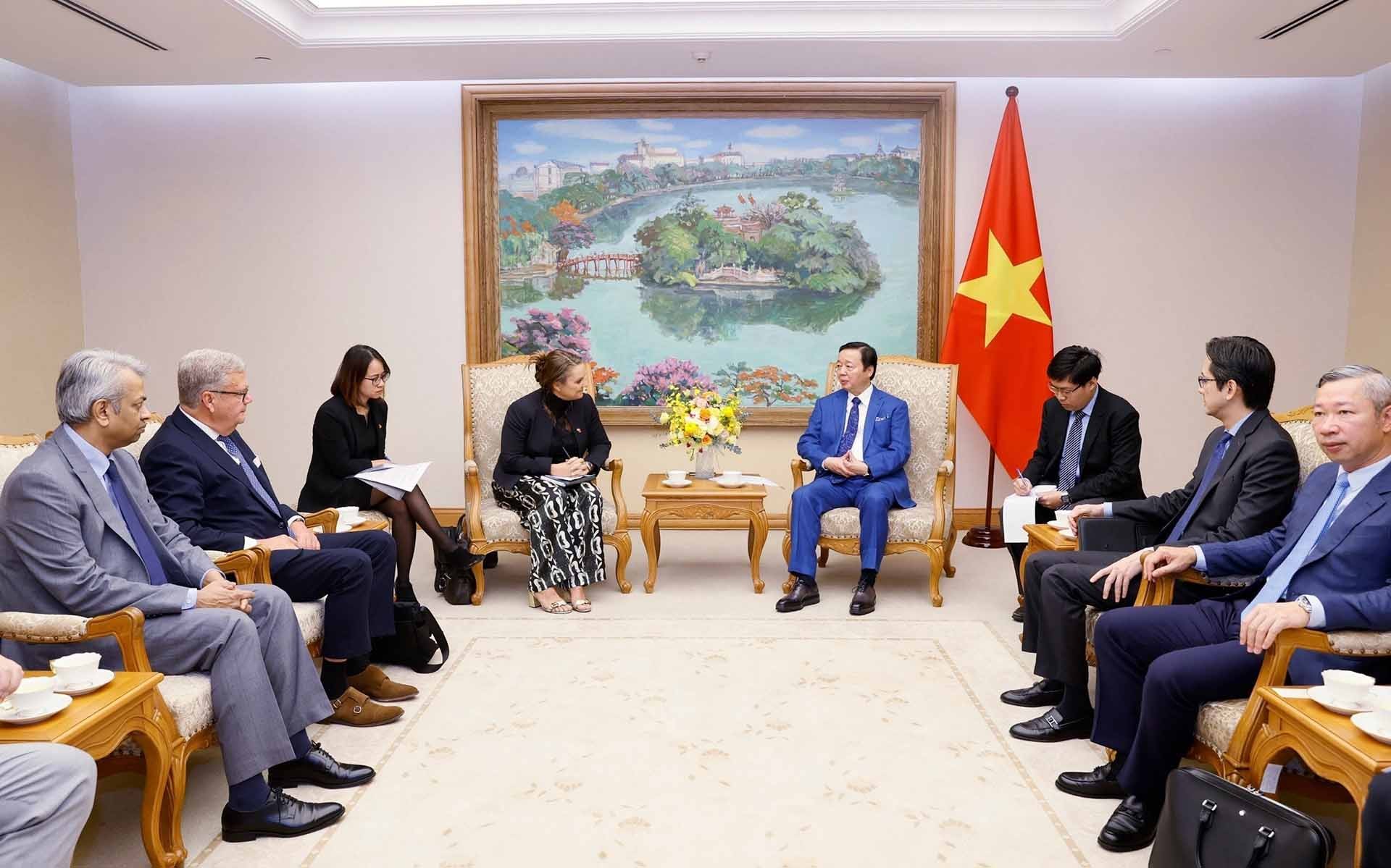 Phó Thủ tướng Trần Hồng Hà tiếp bà Mette Ekeroth, Đại biện lâm thời Đại sứ quán Đan Mạch tại Việt Nam và ông Anders Runevad, Chủ tịch Tập đoàn Vestas. (Nguồn: TTXVN) Phó Thủ tướng Trần Hồng Hà tiếp bà Mette Ekeroth, Đại biện lâm thời Đại sứ quán Đan Mạch tại Việt Nam và ông Anders Runevad, Chủ tịch Tập đoàn Vestas. (Nguồn: TTXVN)