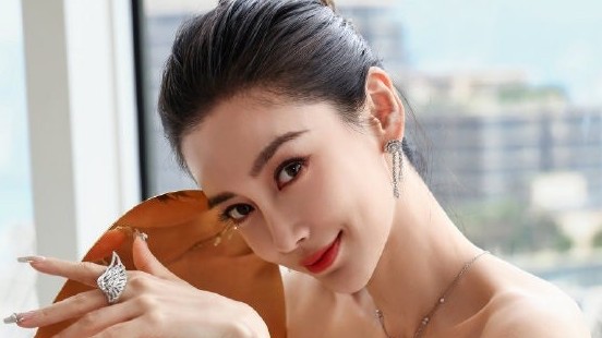 Fan khen Angelababy thanh lịch, nữ tính, đẹp nhất với đầm trắng Haute Couture cao cấp