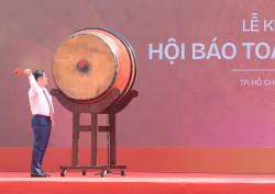 Lăng kính Ngày hội Báo: Linh thiêng và gần gũi