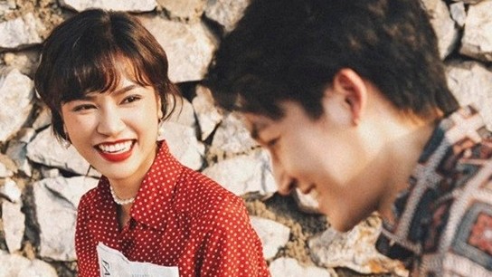 Phim Gặp em ngày nắng dự kiến dài 16 tập, Đình Tú và Anh Đào đăng bộ ảnh tươi cười rạng rỡ