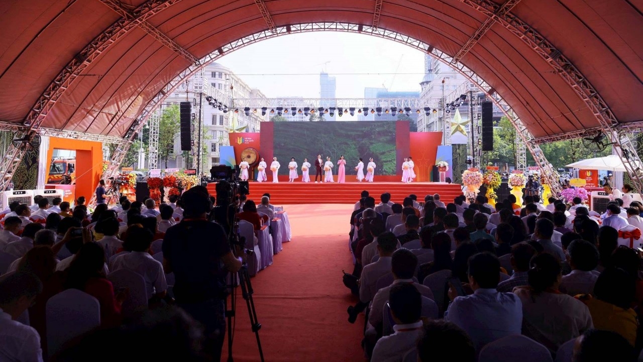 Hơn 400 đại biểu tham dự Hội thảo cấp quốc gia: '100 năm Báo chí cách mạng Việt Nam đồng hành cùng sự nghiệp vẻ vang của Đảng và dân tộc'