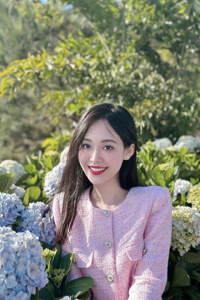 Á hậu Trịnh Thùy Linh