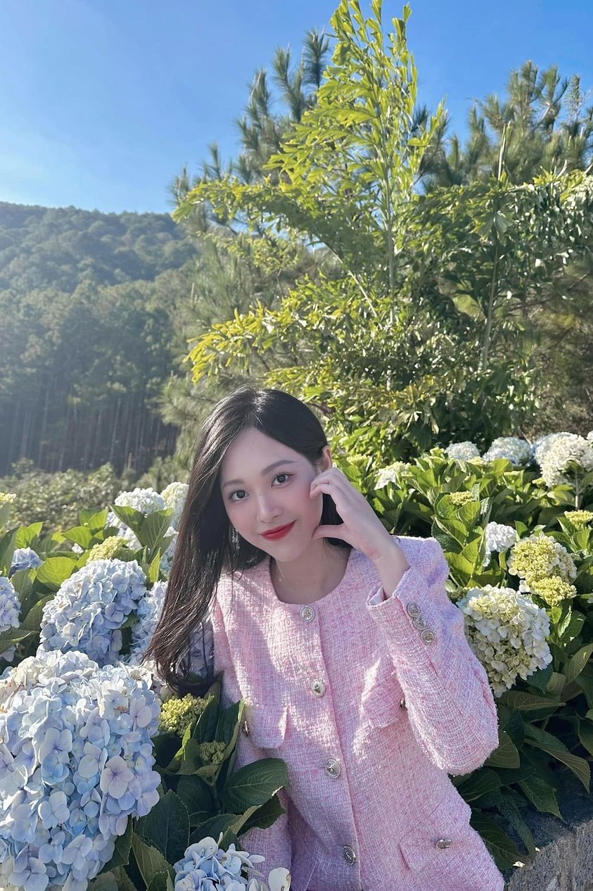 Á hậu Trịnh Thùy Linh