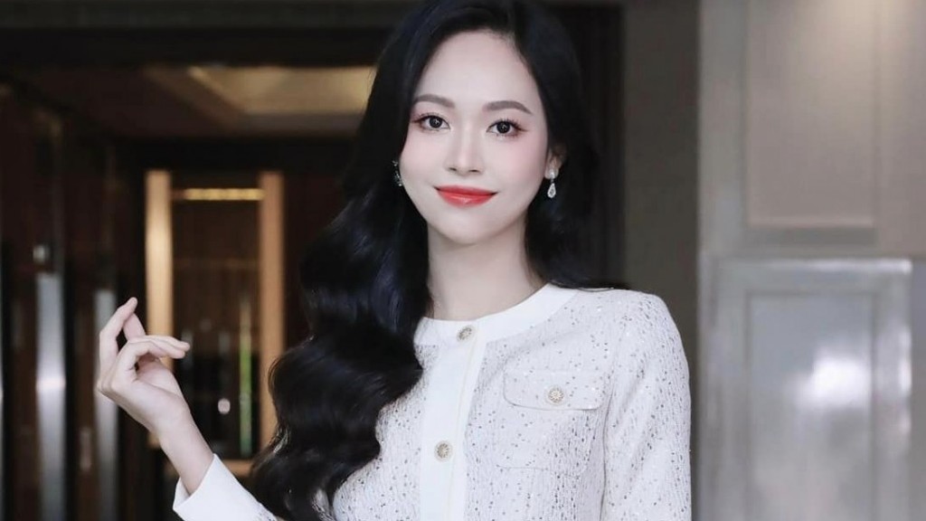 Ngắm nét nữ tính của Á hậu Trịnh Thùy Linh