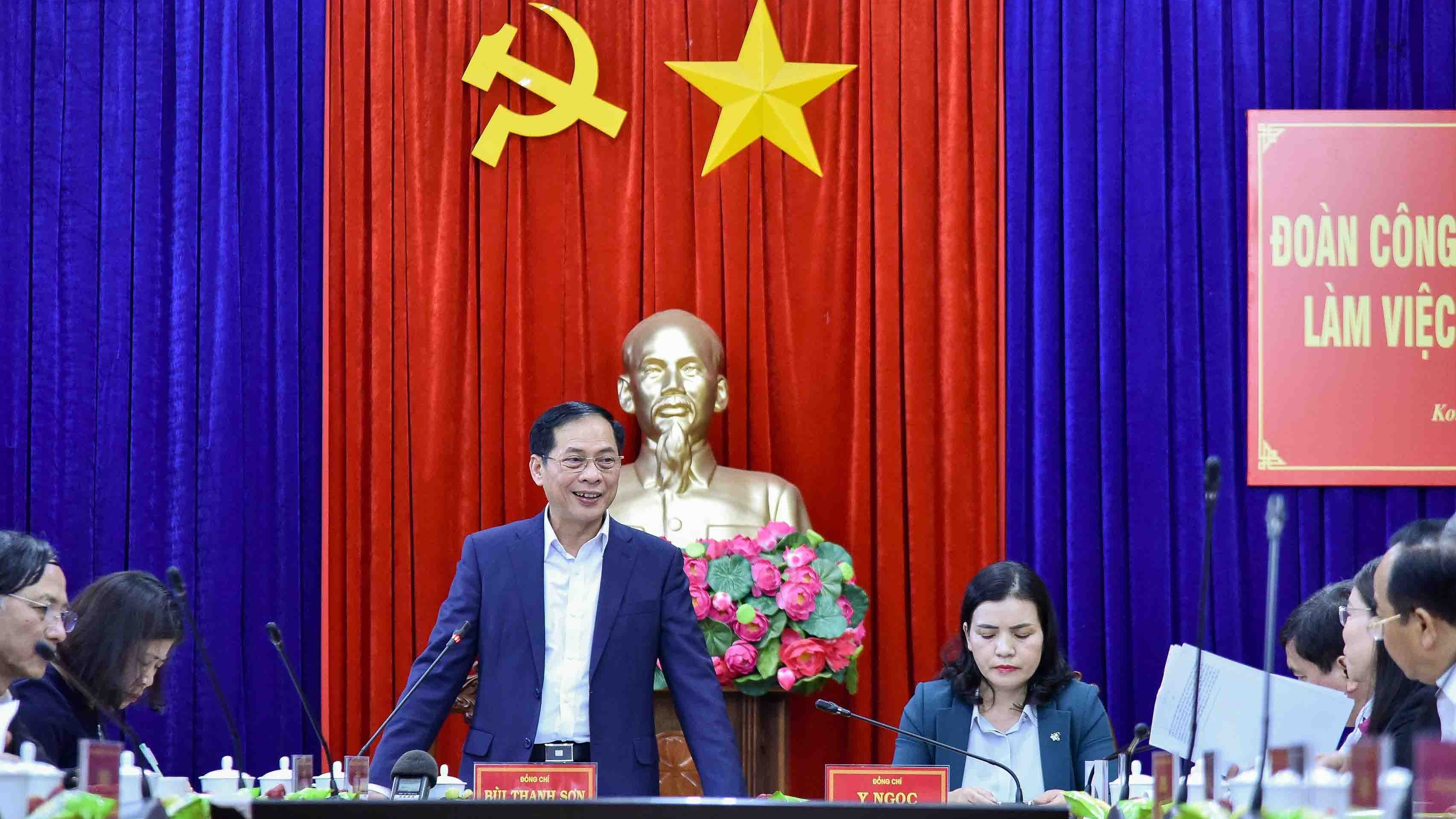 Đoàn công tác của Chính phủ làm việc với Kon Tum về tình hình sản xuất kinh doanh, đầu tư công, xây dựng hạ tầng