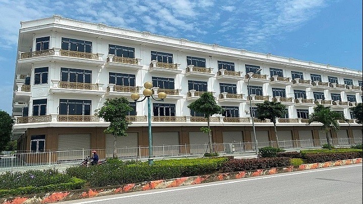 Bất động sản mới nhất: Đề xuất điều kiện để Việt kiều sở hữu nhà ở trong nước, TPHCM thu hồi đất 31 dự án, mức phạt khi chậm sang tên sổ đỏ