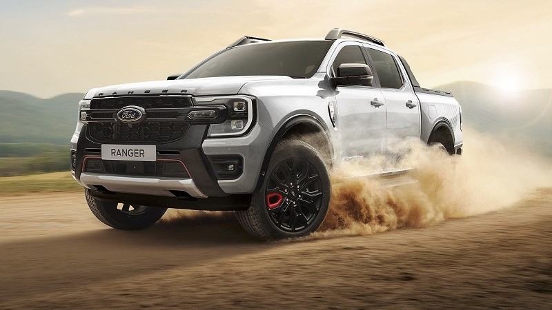 Ford Việt Nam công bố bộ đôi Ford Everest Platinum và Ford Ranger Stormtrak