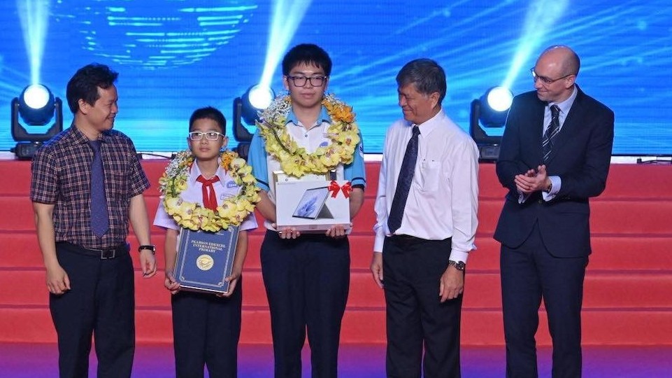 Nam sinh tiểu học tiết lộ bí quyết đạt điểm môn Toán cao nhất thế giới