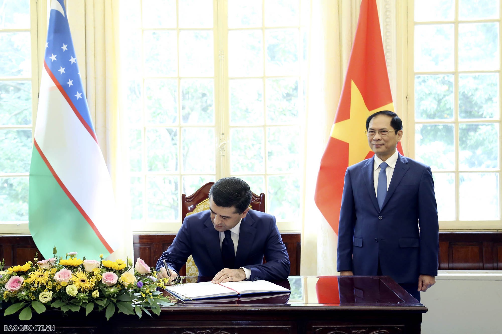 Bộ trưởng Ngoại giao Bùi Thanh Sơn hội đàm với Bộ trưởng Ngoại giao Uzbekistan Bakhtiyor Saidov Bộ trưởng Ngoại giao Bùi Thanh Sơn tiếp, hội đàm với Bộ trưởng Ngoại giao Uzbekistan Bakhtiyor Saidov