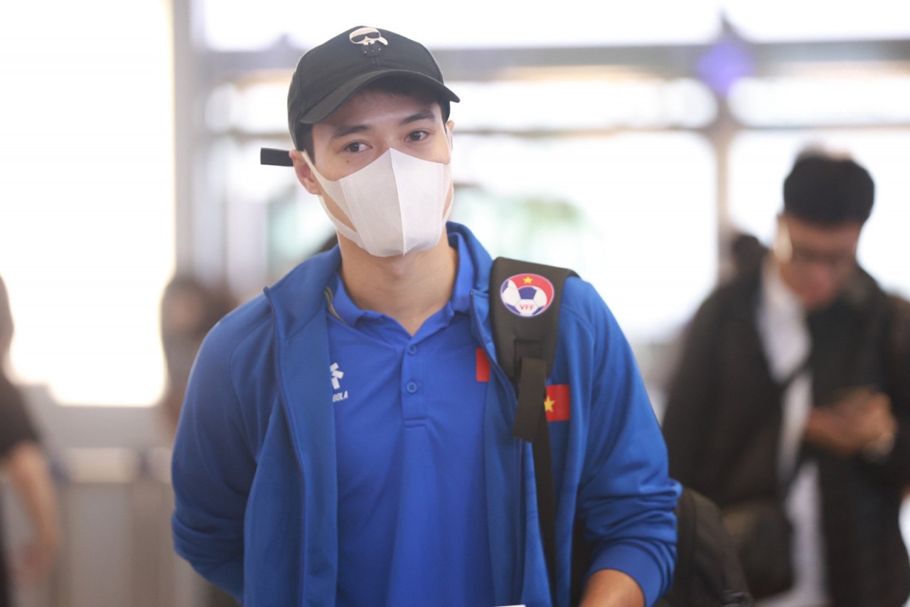 Tuyển Việt Nam có gần một tuần tập luyện chuẩn bị cho trận làm khách trên sân đội tuyển Indonesia. Tuyển Việt Nam có gần một tuần tập luyện chuẩn bị cho trận làm khách trên sân đội tuyển Indonesia.