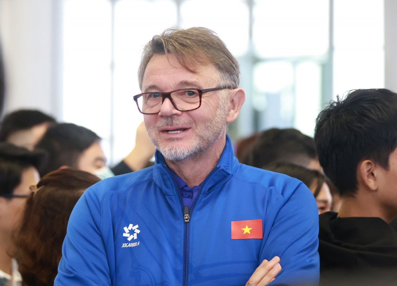 Trước ngày lên đường đi Indonesia, HLV Philippe Troussier gạch tên 5 cầu thủ, gồm: Nguyễn Công Phượng, Nguyễn Hai Long, Đỗ Duy Mạnh, Trương Tiến Anh và Giáp Tuấn Dương. Trước ngày lên đường đi Indonesia, HLV Philippe Troussier gạch tên 5 cầu thủ, gồm: Nguyễn Công Phượng, Nguyễn Hai Long, Đỗ Duy Mạnh, Trương Tiến Anh và Giáp Tuấn Dương.