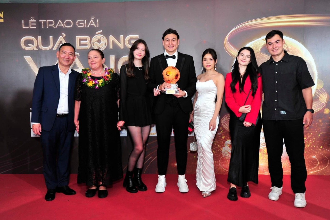 Thủ môn Đặng Văn Lâm phục hồi thể lực sau chấn thương với chuyên gia Nhật Bản