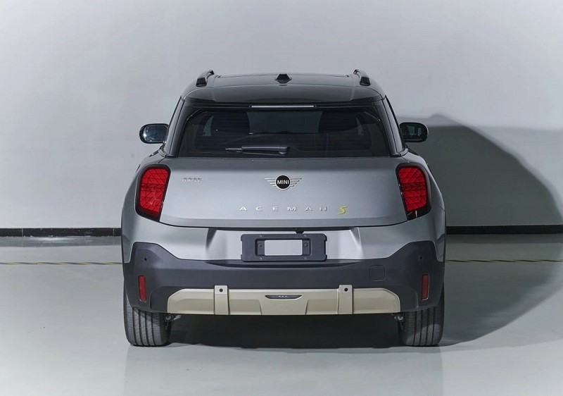 Theo hồ sơ đăng ký tại Bộ Công nghiệp và Công nghệ thông tin Trung Quốc, Aceman có nhiều màu sơn ngoại thất như: trắng Nanuq, xanh Blazing, xanh Smokey, xám Legend và bạc Melting III, kết hợp với nóc xe sơn màu đối lập Theo hồ sơ đăng ký tại Bộ Công nghiệp và Công nghệ thông tin Trung Quốc, Aceman có nhiều màu sơn ngoại thất như: trắng Nanuq, xanh Blazing, xanh Smokey, xám Legend và bạc Melting III, kết hợp với nóc xe sơn màu đối lập