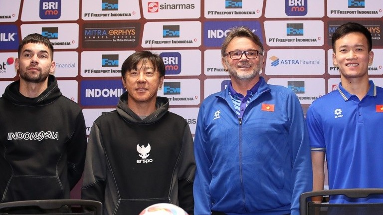 HLV Philippe Troussier, HLV Shin Tae Yong phát biểu tại họp báo trước trận đấu Indonesia và Việt Nam