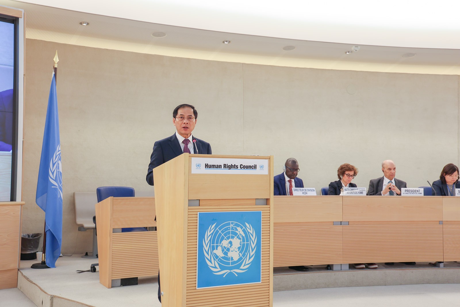 Bộ-trưởng-phát-biểu-tại-HĐNQ