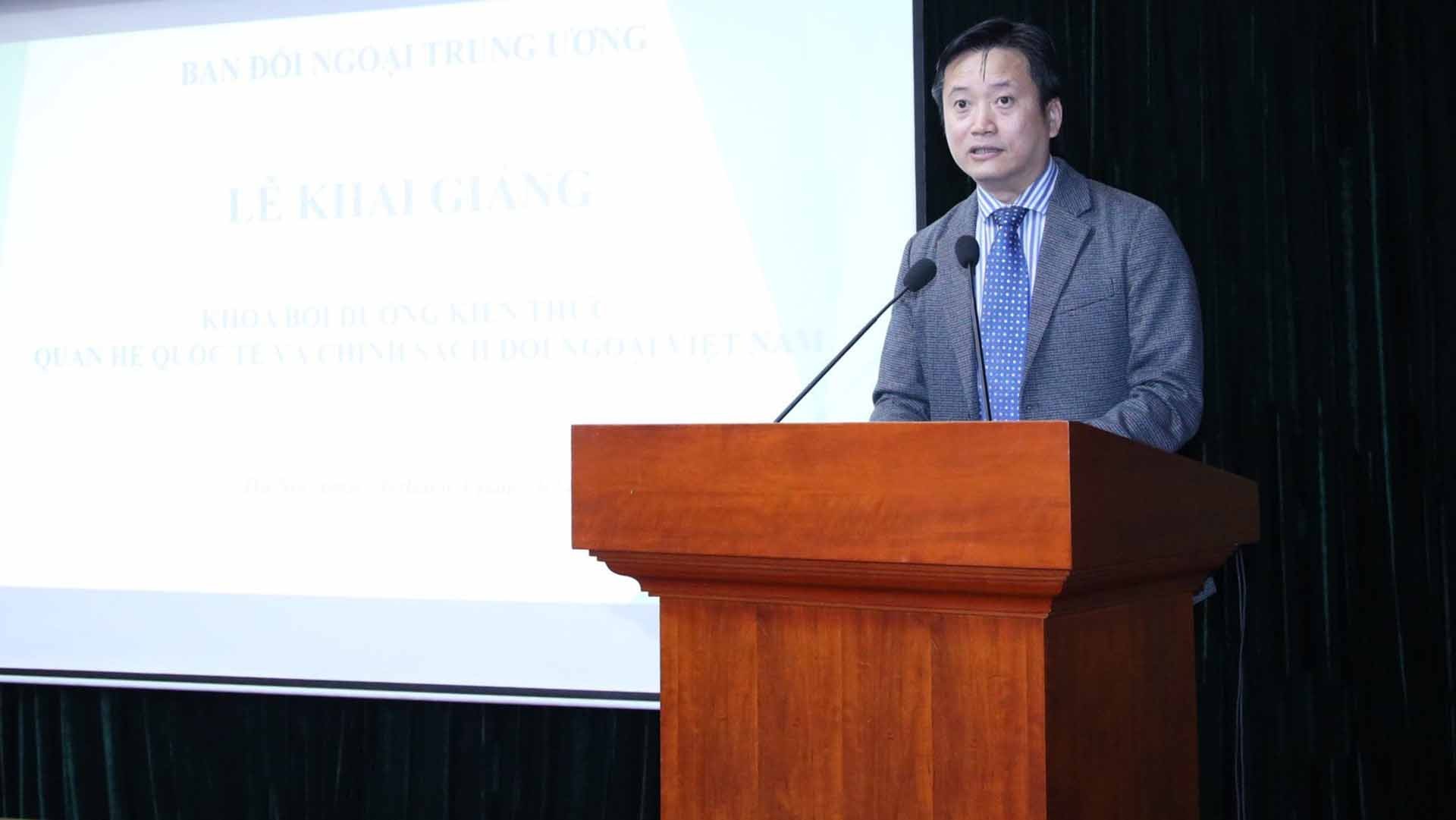 Khai giảng khóa bồi dưỡng kiến thức về quan hệ quốc tế và đường lối, chính sách dành cho công chức, viên chức Ban Đối ngoại Trung ương