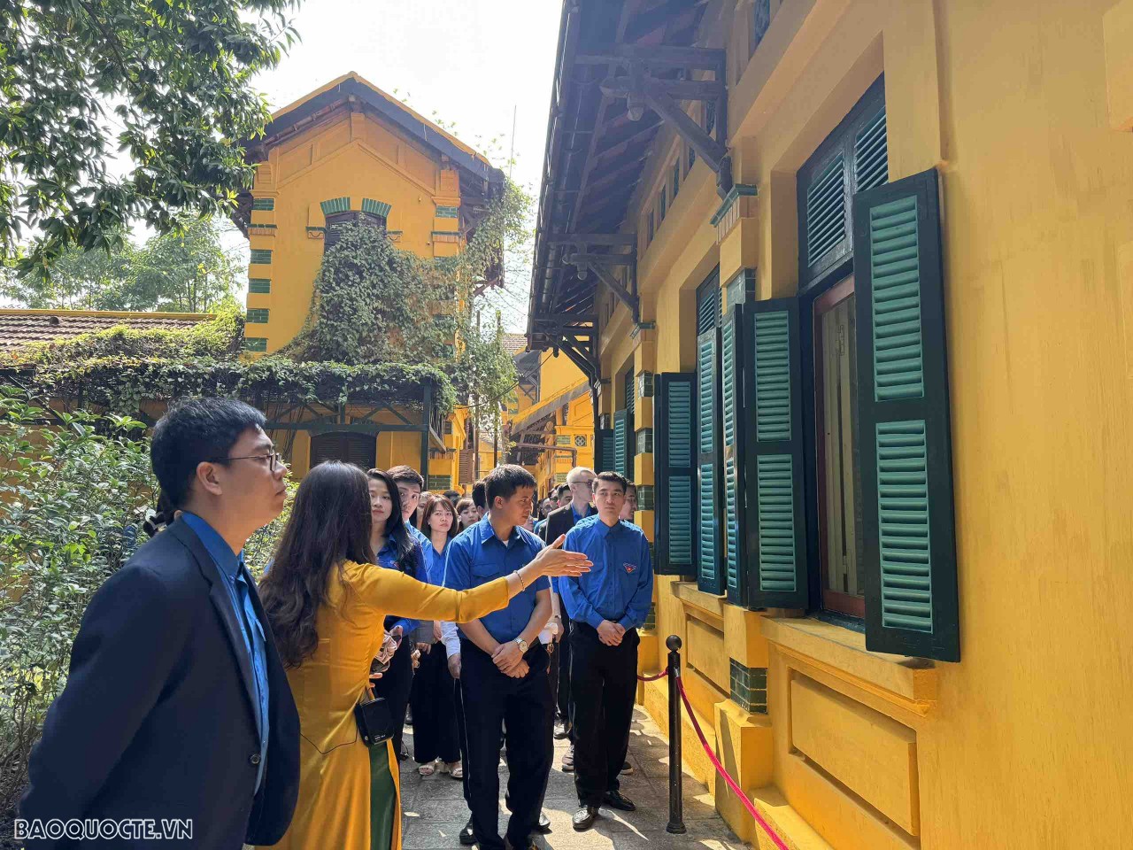 Thanh niên Đoàn khối các cơ quan Trung ương vào Lăng viếng Bác